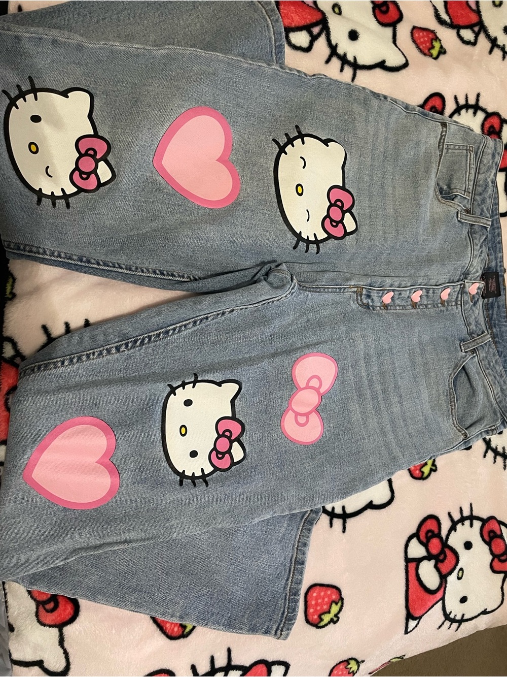 Hot Topic Light Blue Denim Hello Kitty Heart Graphic Jeans